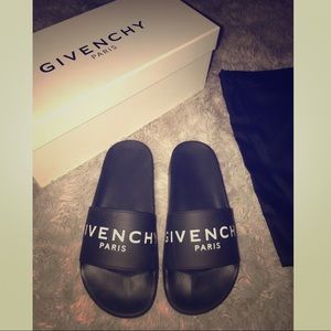 Givenchy slides 💕💕